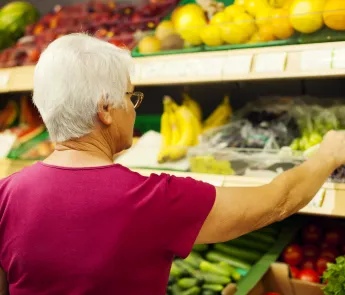 Accompagnement lors des courses et aide à leur réalisation. Hapydom services à domicile