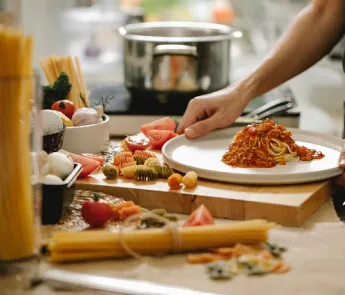 Préparation et aide à la prise de repas Hapydom services à domicile